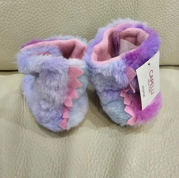 Capelli Baby Faux Fur Dinosaur Claws  Bootie Slippers Velcro Small size 4/5 - Picture 2 of 4